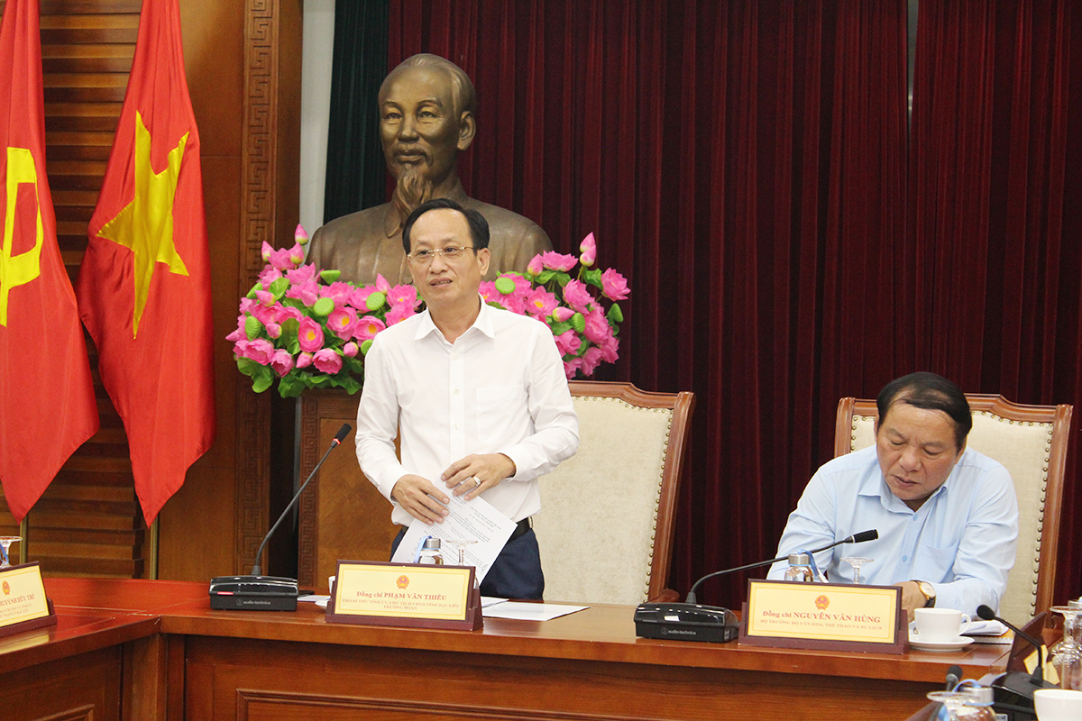 Chủ tịch UBND tỉnh Bạc Liêu Phạm Văn Thiều phát biểu tại buổi làm việc 