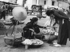 Độc đáo gánh hàng rong và những tiếng rao trên đường phố Hà Nội