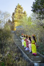 Khai thác di sản văn hóa Chăm trong phát triển du lịch Nam Trung Bộ