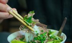 Phở 50 nghìn đồng và phở 2 triệu đồng trong mắt khách Tây